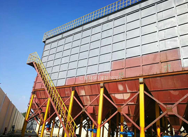 鋁熔鑄煙氣處理除塵器安(ān)裝現場 鋁熔鑄煙氣處理除塵器安裝現場