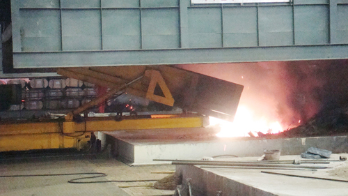 鑄造廠（chǎng）電（diàn）爐煙氣（qì）克星 高效布袋除塵器問世