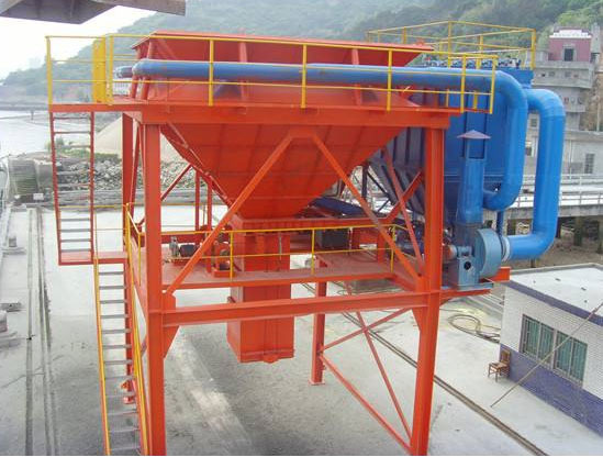  煙台牟平港務局玉米卸船揚塵治理布袋除塵器安（ān）裝完畢（bì）