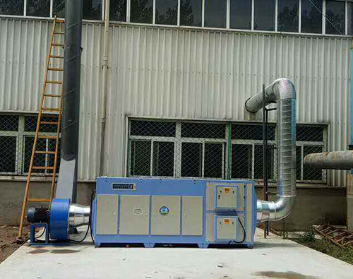 天津橡膠廠密煉機除塵器+除味（wèi）設備調試運行
