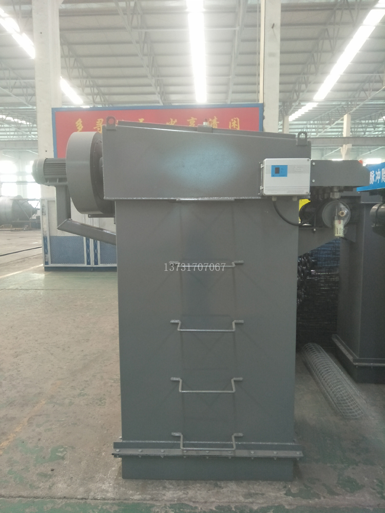 2018年最新研（yán）發15m2、25m2倉頂布袋除塵器投放市場