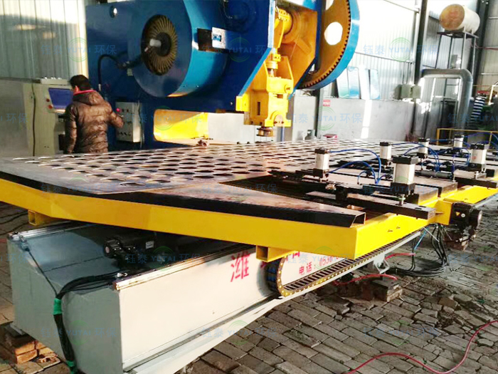 公司新購入一台500T除塵器花板自動衝床