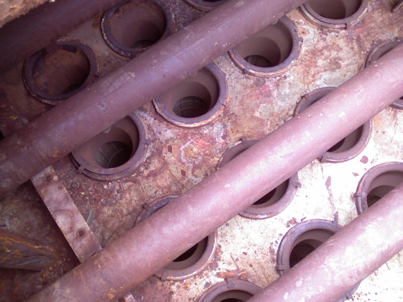 布袋式除塵器實際（jì）應用中濾袋的破損形（xíng）式及原因解密（mì）