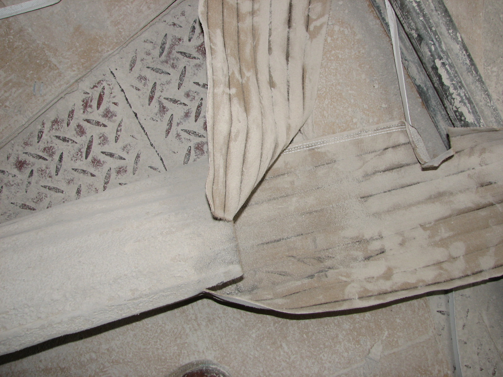 布袋式除塵器實際應用中濾袋的破（pò）損形式及原因解密